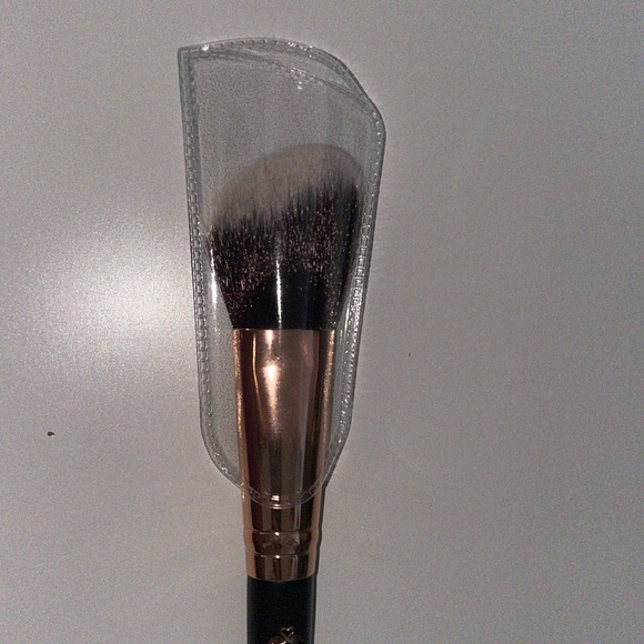 Shaina B Contour makeup Brush - Picture 3 of 6